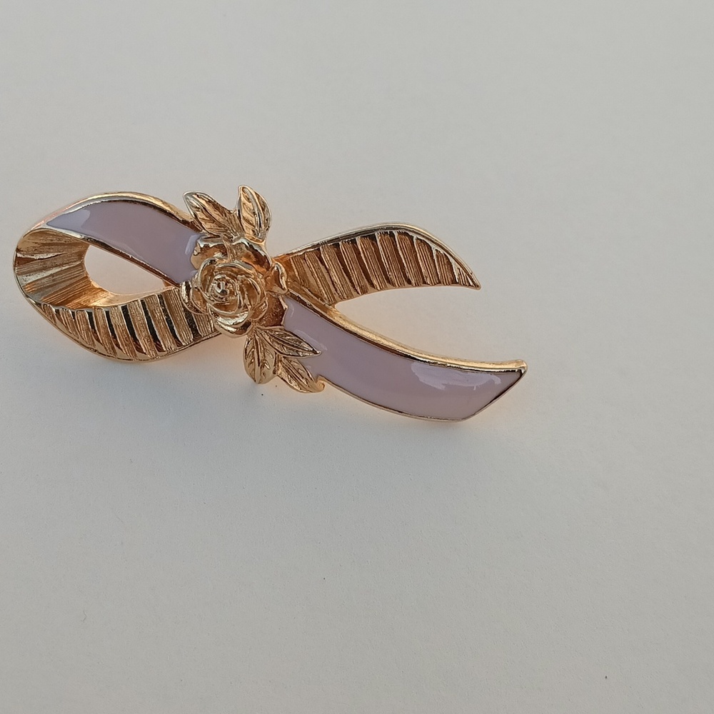 Avon Breast Cancer pin/brooch pink and gold Breast Cancer Ribbon lapel pin - Picture 6 of 6